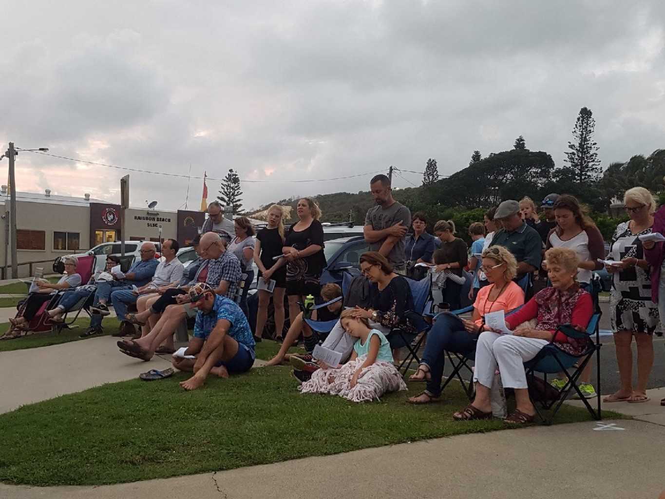 Locals &amp; visitors at the Easter Sunday Sunrise Service