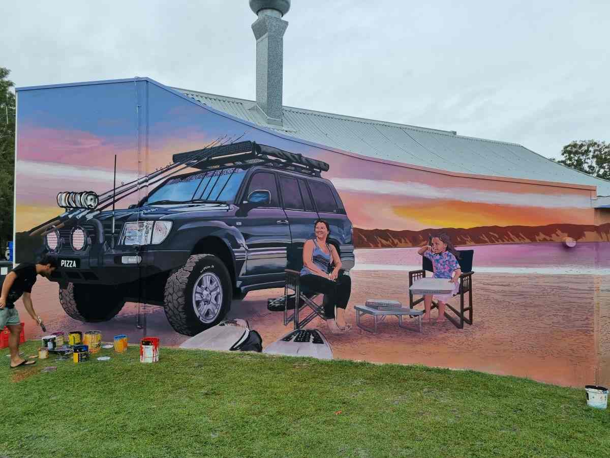 James R. Ellis mural privately commissioned by Rainbow Beach Pizza at the IGA Complex.