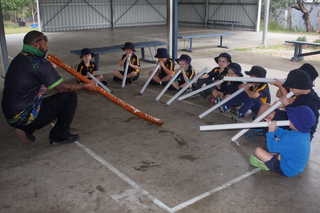 Maurice Kissier shows Rainbow Prep boys the didgeridoo