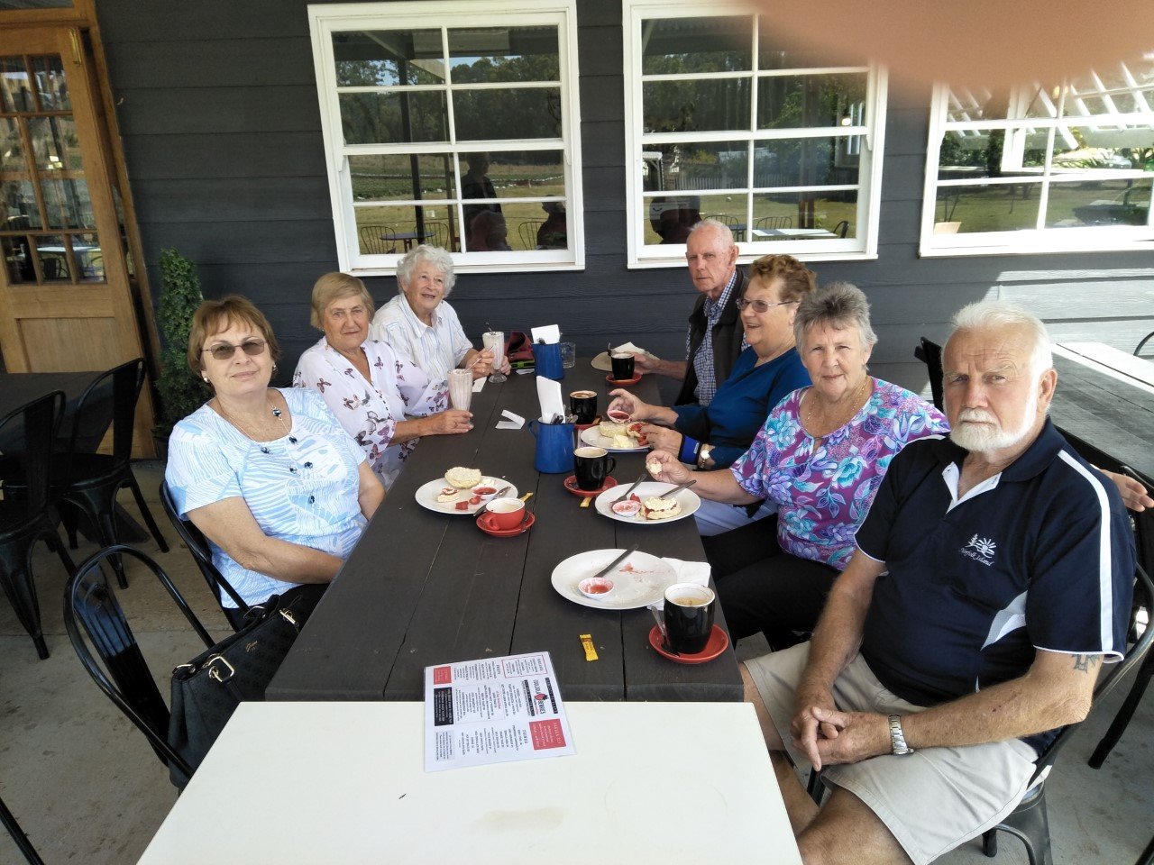 Left: Shaneen Baird, Barbara Gammon, Carmel Darcey, Right: Don Pascoe, Dorothy Pascoe, Val Duignan and John Missen 