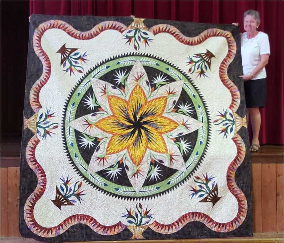 Maree Sayers with her beautiful Judy Niemeyer quilt that won first place at the Brisbane Ekka!