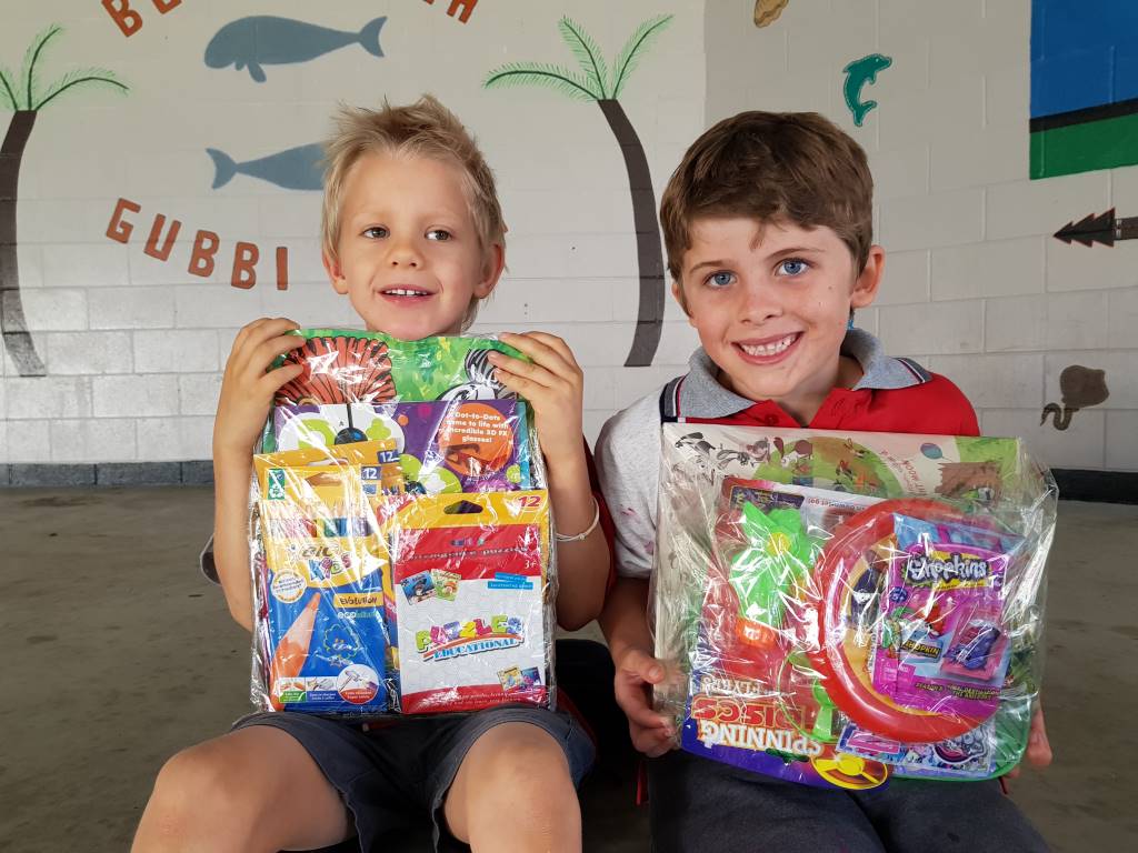 Under 8’s day lucky draw prize winners Zeff Wakerling (L) and Luke Richardson.