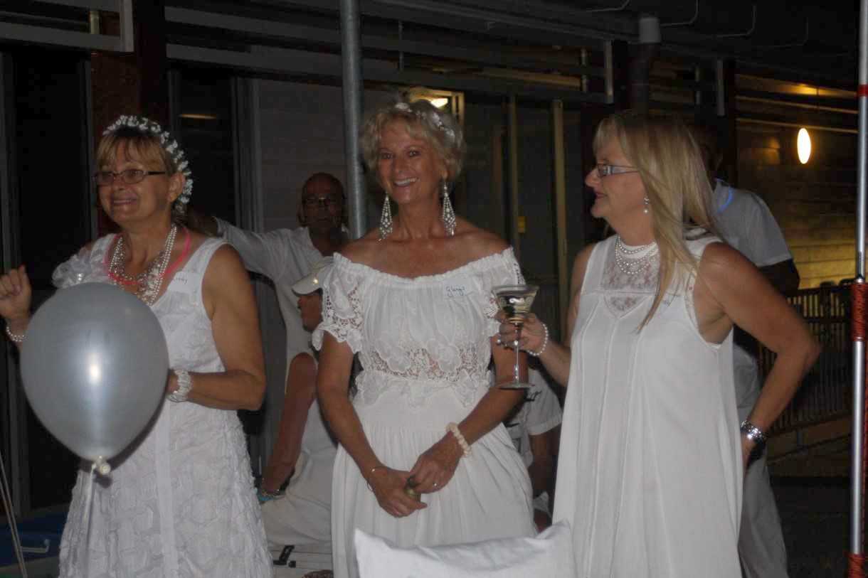 Lindy Orwin, Glenys Badcock and Trish Torenbeek invite you to a posh picnic!