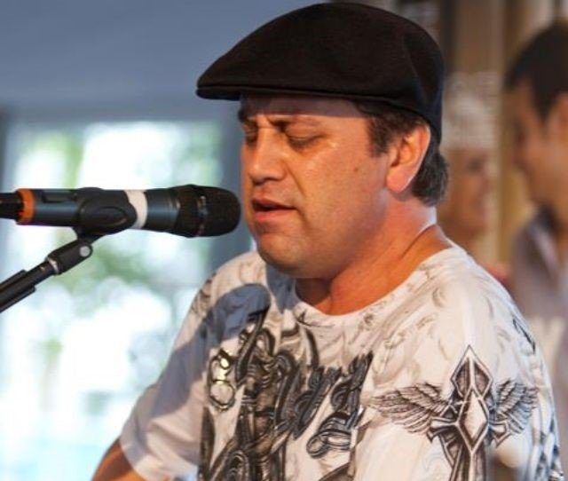 Dean Gray performs post image