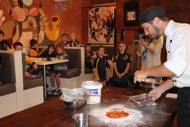 Chef Michael Lindemeier from Arcobaleno on the Beach helps Class 2-3 create their very own pizza