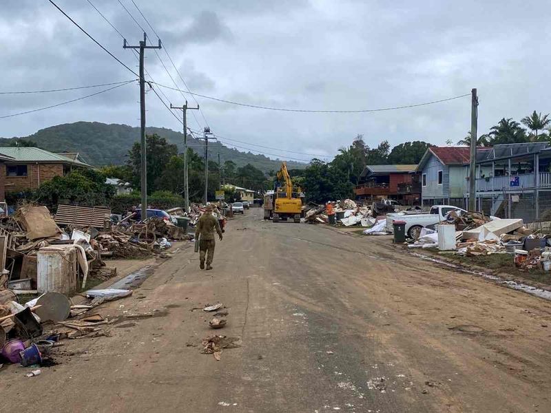 ARMY - Removing flood-damaged belongings from the streets in Murwillumbah