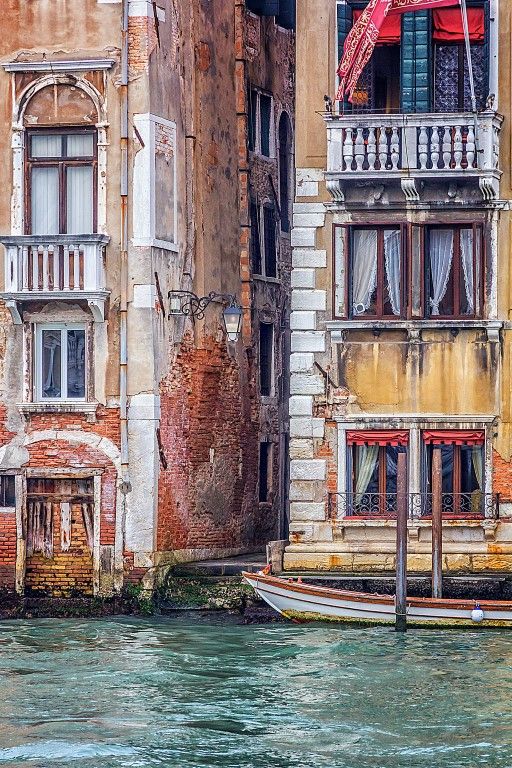 camera club Ron Johnson - Venice Walls - A Grade Merit