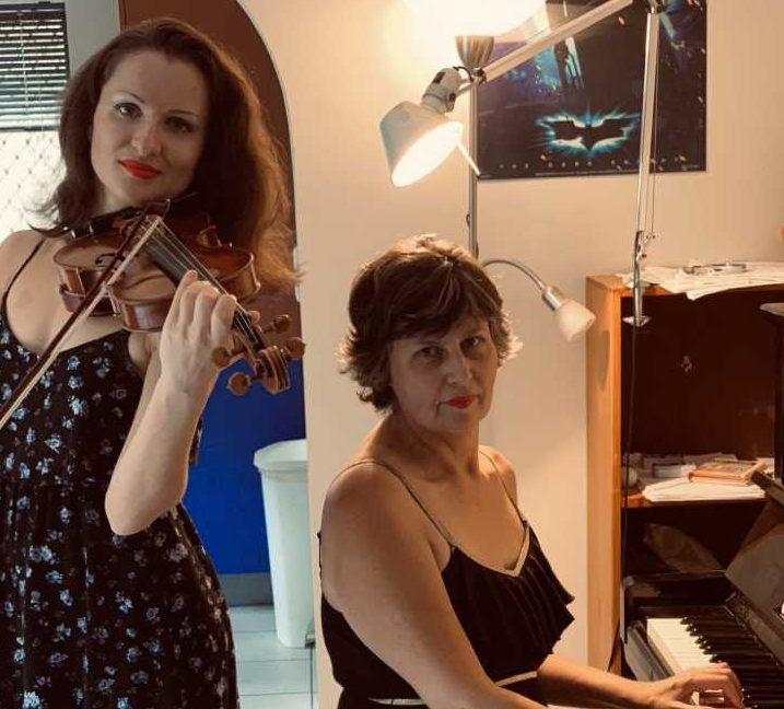 Violinist is Helen Brereton and the Pianist is Irina Prodger