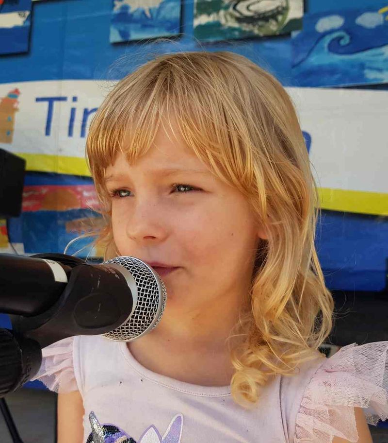 Jackie Bate showed no fear with her stellar performance of Twinkle Twinkle Little Star and Soft Kitty!