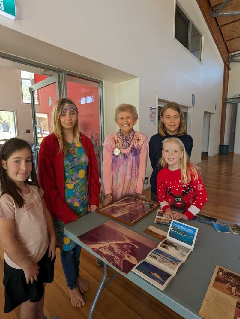 Long-time local Annette Collins visited the Learning Community to share about the early days of Rainbow Beach
