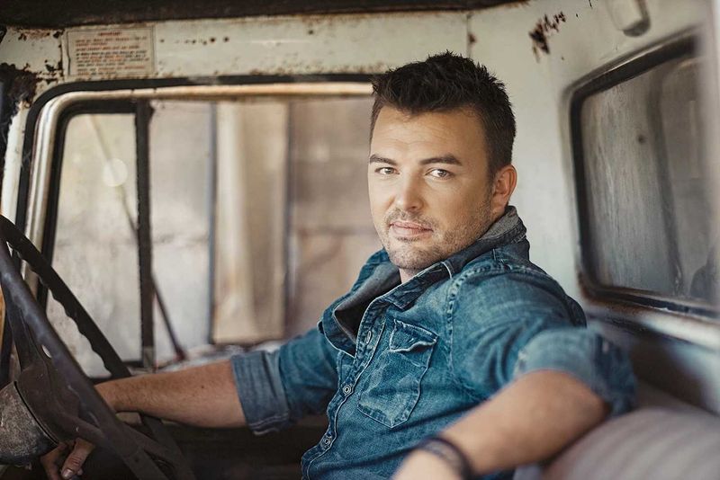 Travis Collins is headlining Country at the Beach