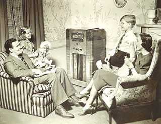 Maryborough Players Inc. presenting Listen to the Radio