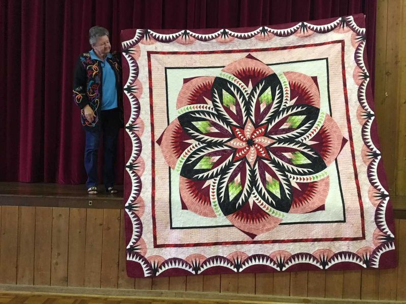 Maree Sayers proudly displays her beautiful Judy Neimeyer Quilt, ‘Vintage Rose’. Judy Niemeyer is an international instructor
