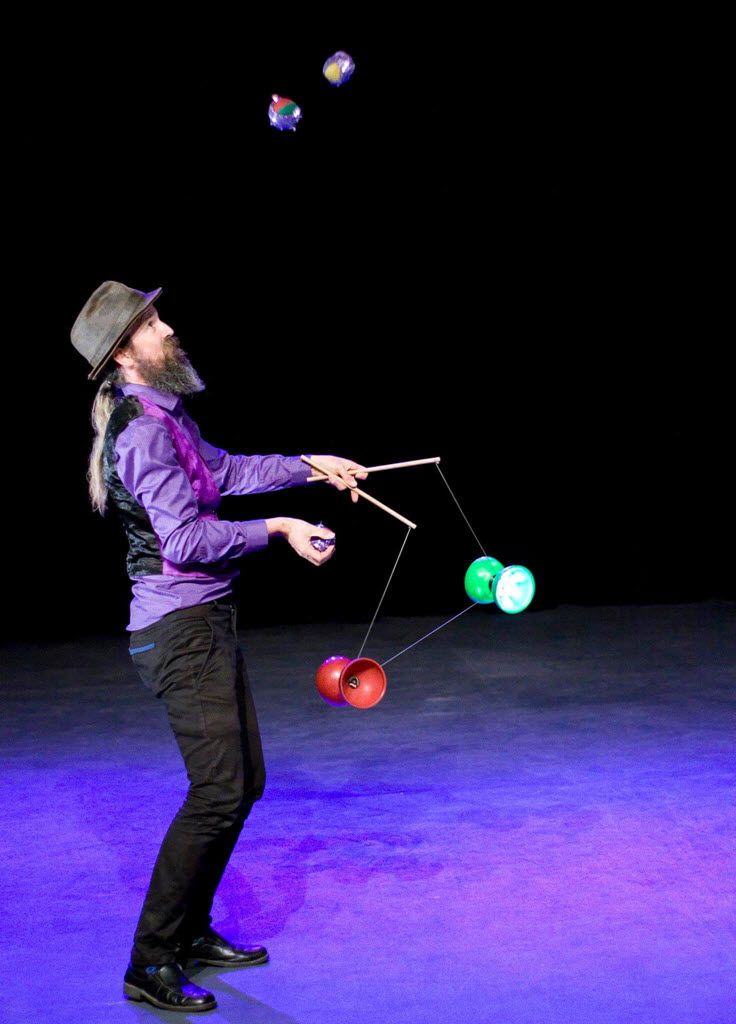 Terry the Great juggling