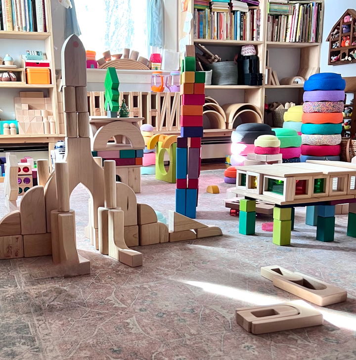 Does the Grimm's Large Stepped Pyramid work with Unit Blocks?