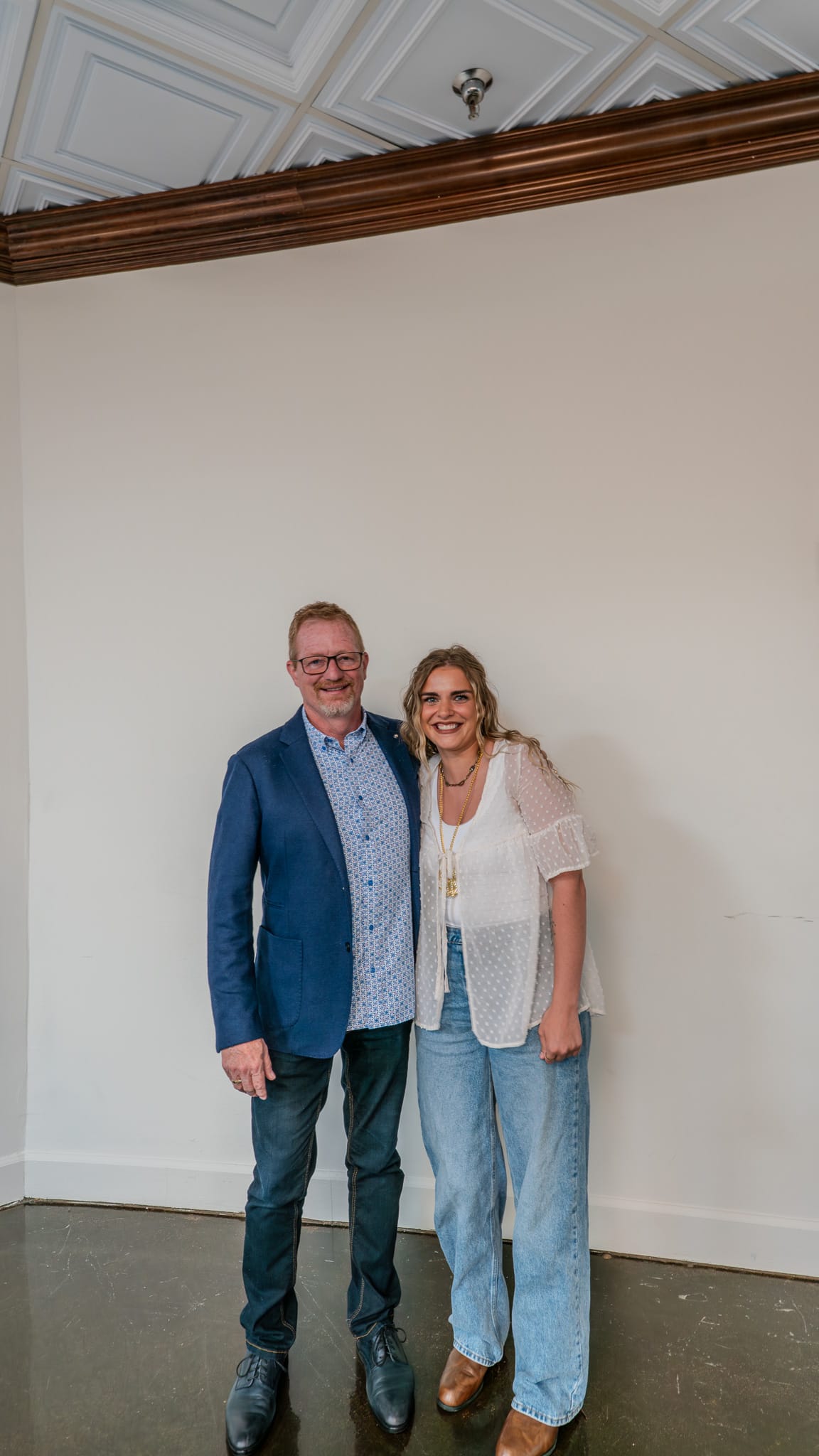 Team member posing with Tracy King at the Kings of Real Estate quarterly Town Hall