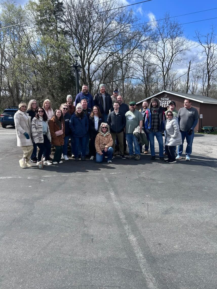 The full Kings of Real Estate volunteer team at LIVE-IT Ministries