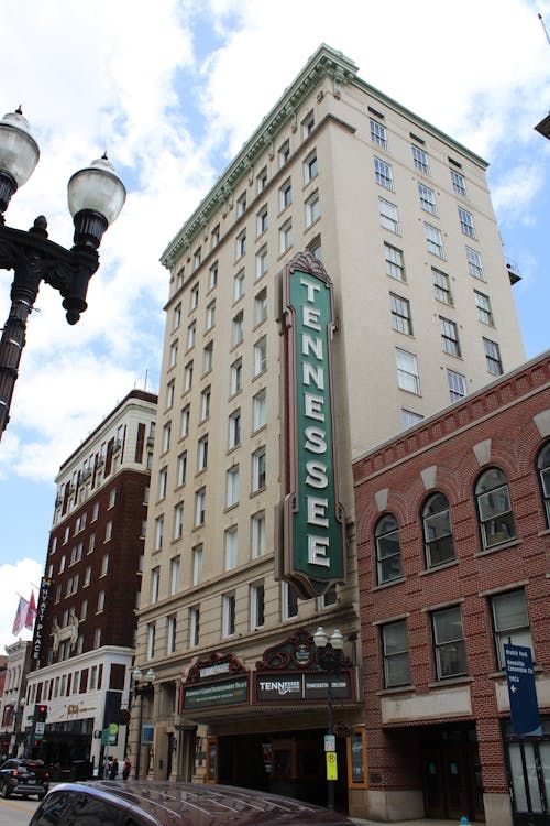 Downsizing in Clinton, TN: Your Complete 2026 Guide to East Tennessee's Best-Kept Secret