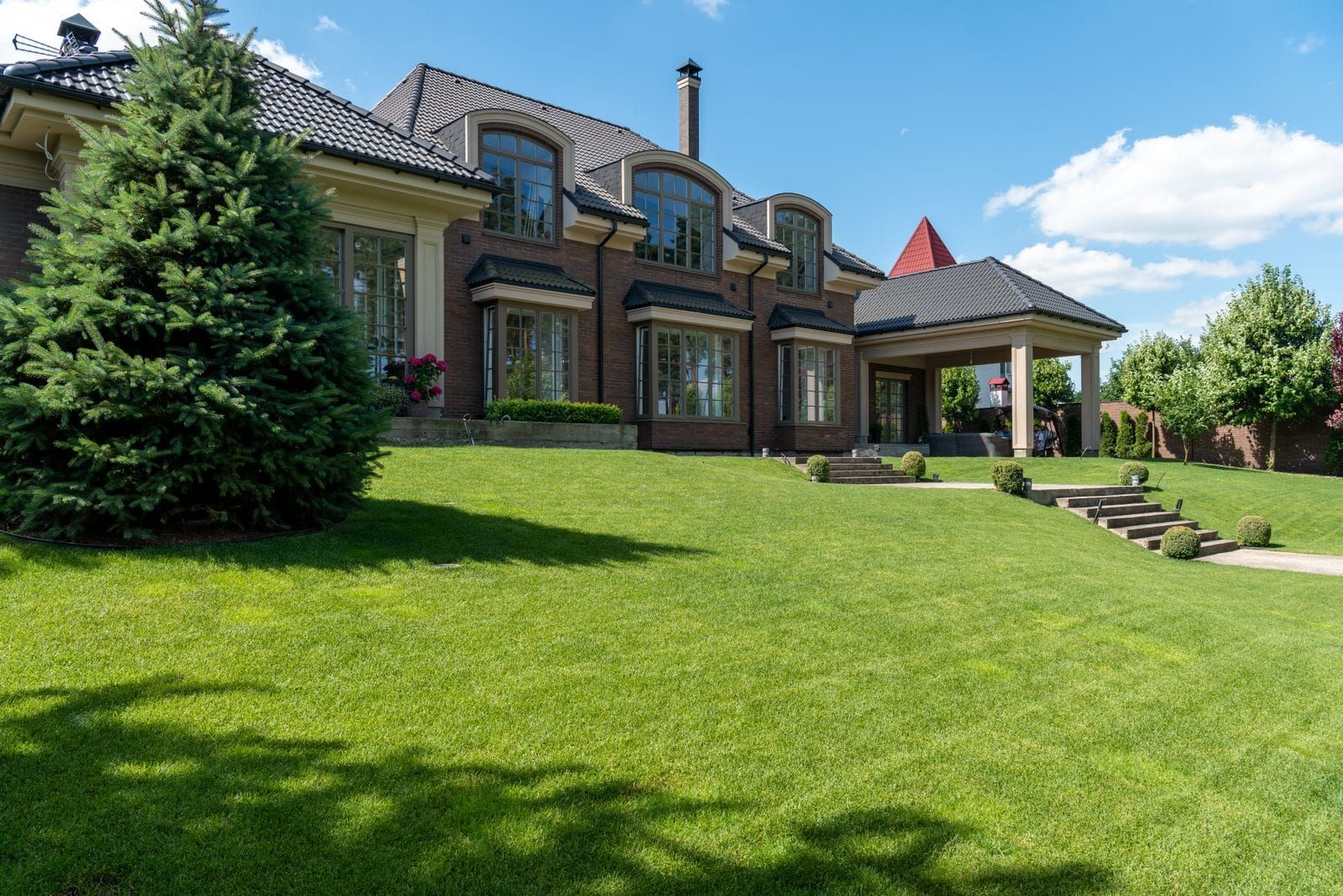 Living in Brentwood TN — Your Complete 2026 Guide to Neighborhoods, Schools & Home Prices