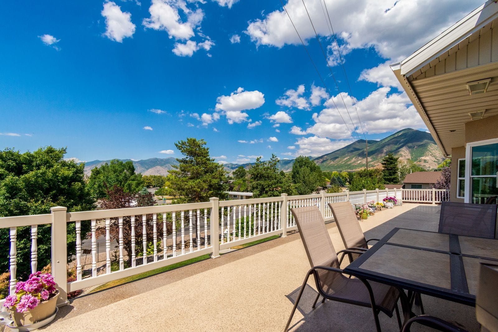 Empty Sevierville foothills house on a late-summer lawn with Smoky Mountain ridges, no people, logos, or text