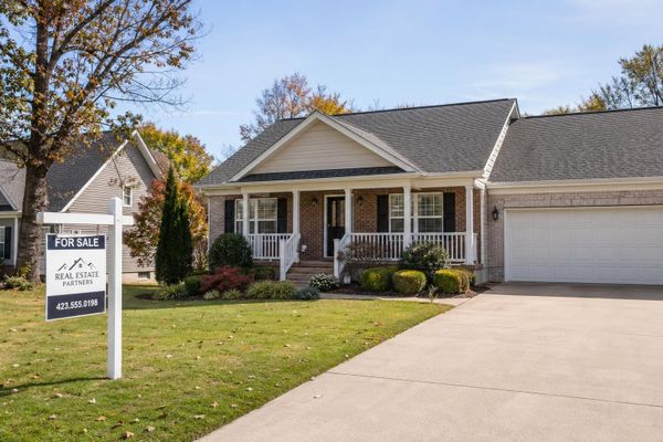 East Brainerd Chattanooga-area home with polished exterior in a practical suburban neighborhood