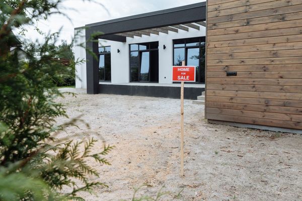 Why Homes Sit on the Market in Knoxville TN — And How to Avoid It