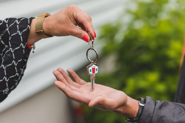 Can I buy a house before selling mine in Townsend?