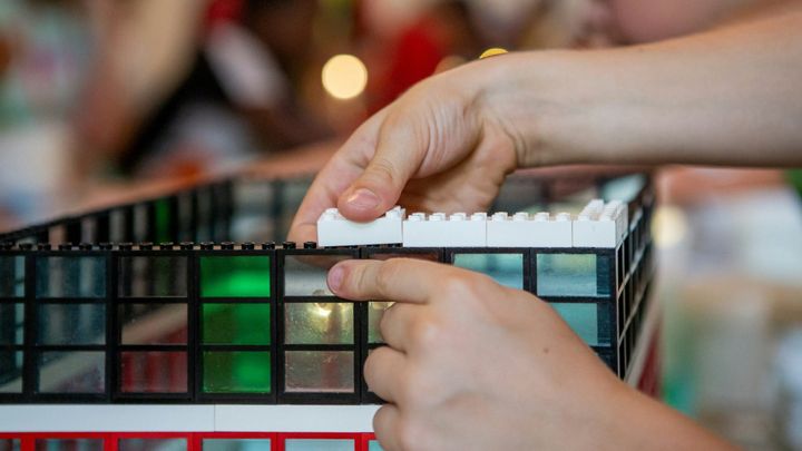 Creating a Lego building