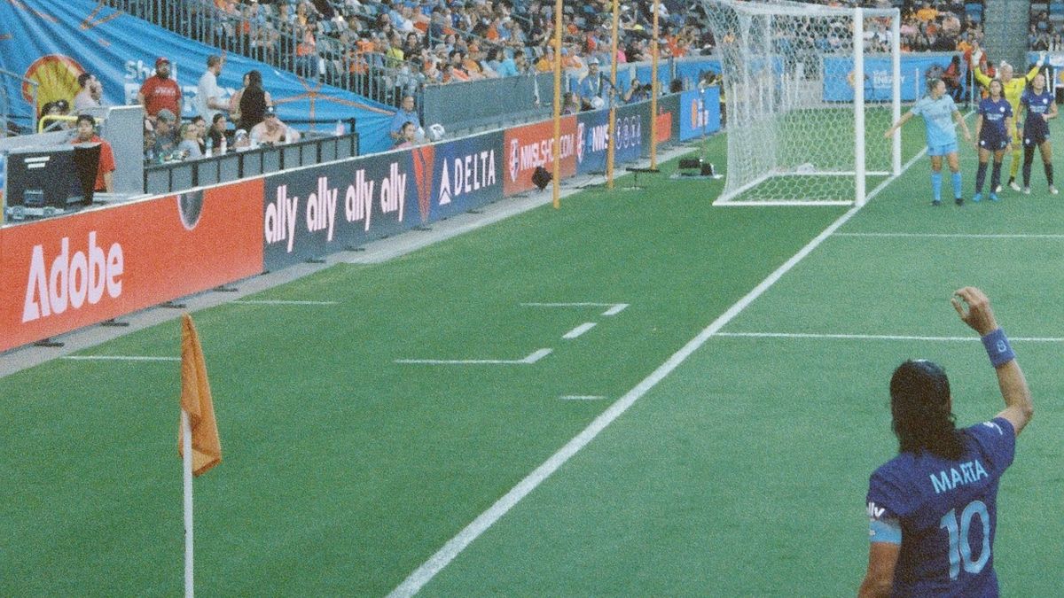 Pitchside: Houston Dash v Orlando Pride