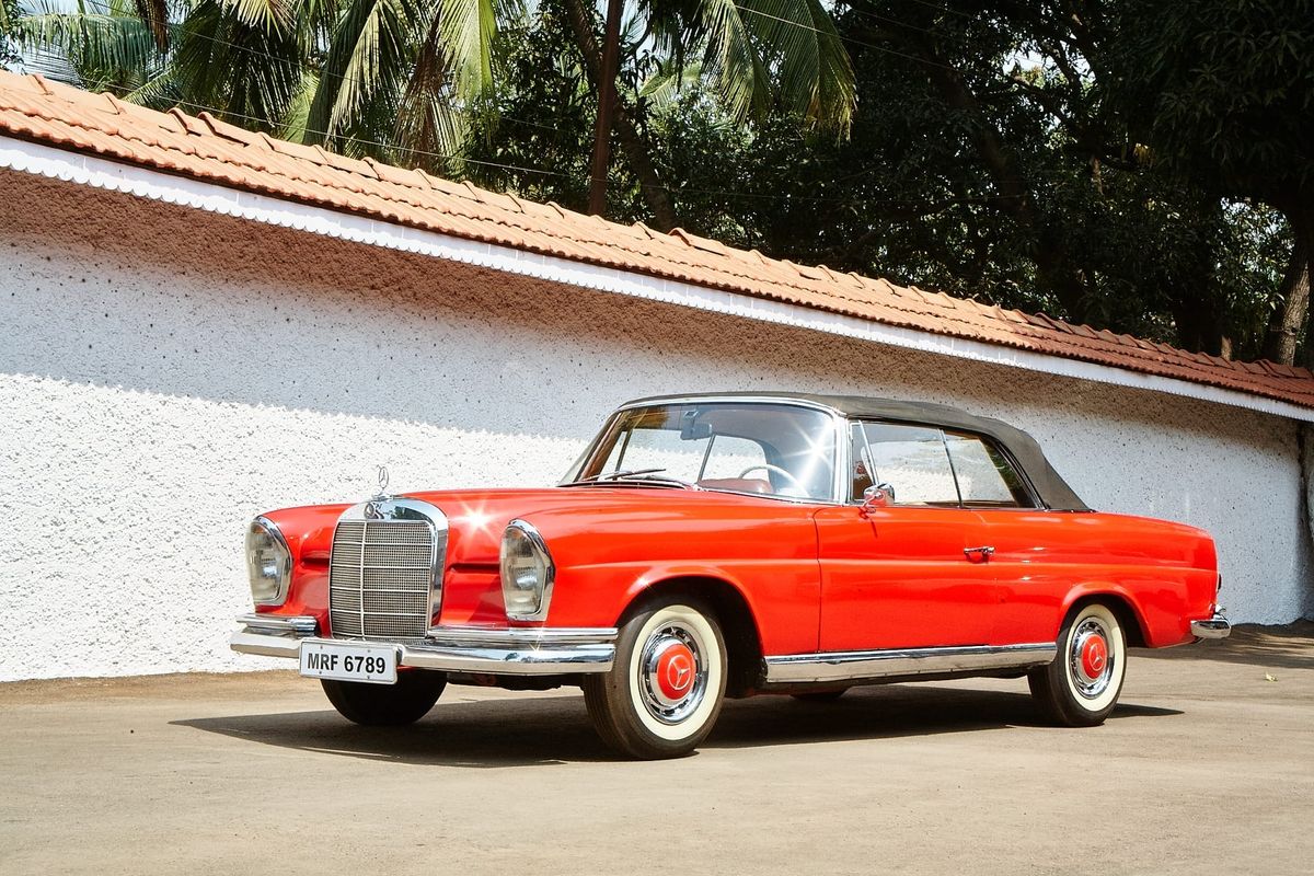 1965 Mercedes-Benz 220SE Cabrio – Class & Dash