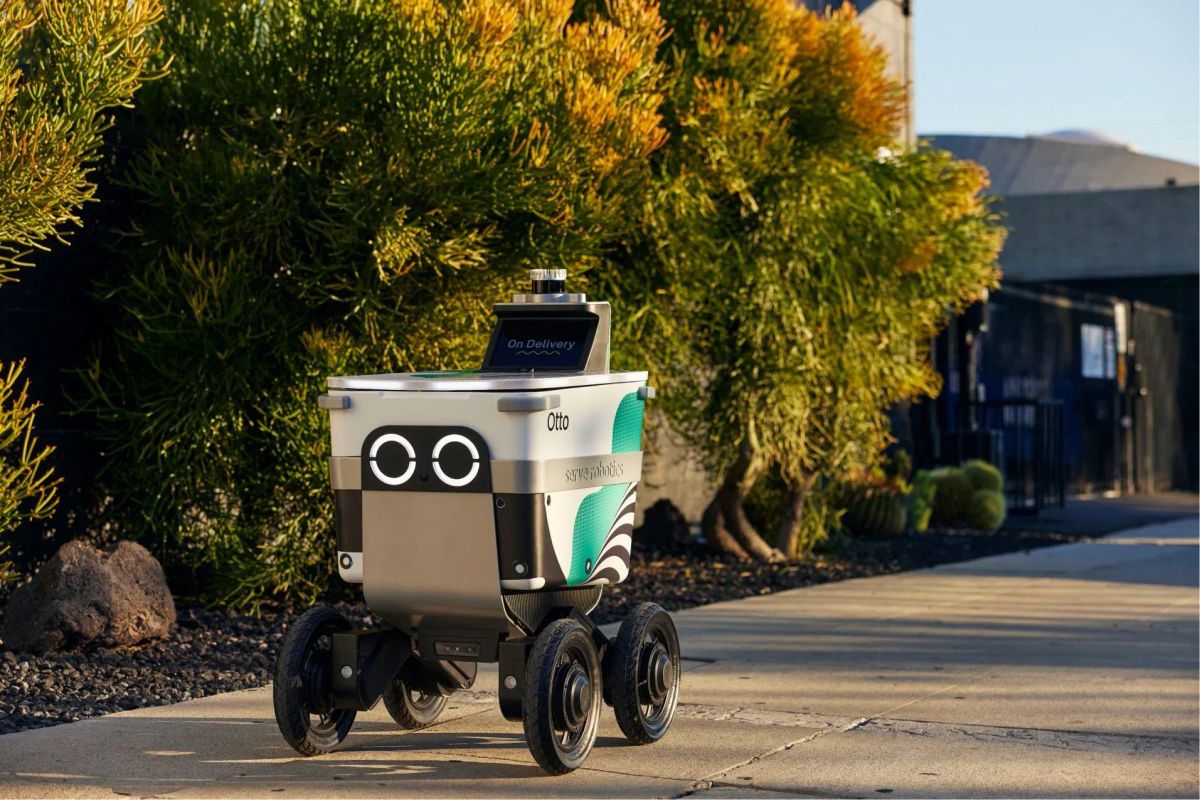 Serve Robotics, Little Caesars Begin Robot Pizza Delivery via Uber Eats