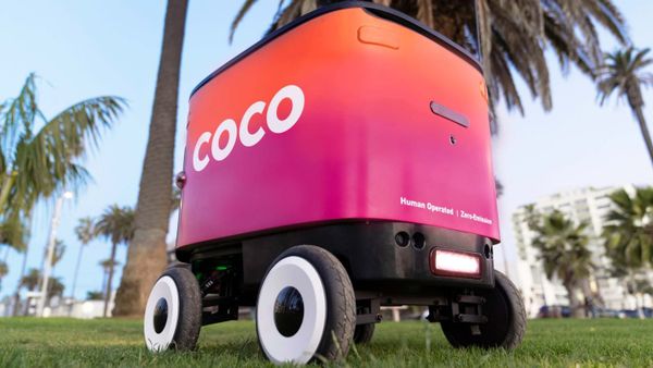 White Castle Debuts Coco Robot Deliveries on Uber Eats in Chicago