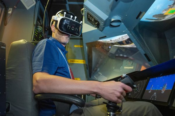 NASA Conducts Mixed Reality Flight Sim Test in World’s Largest Simulator