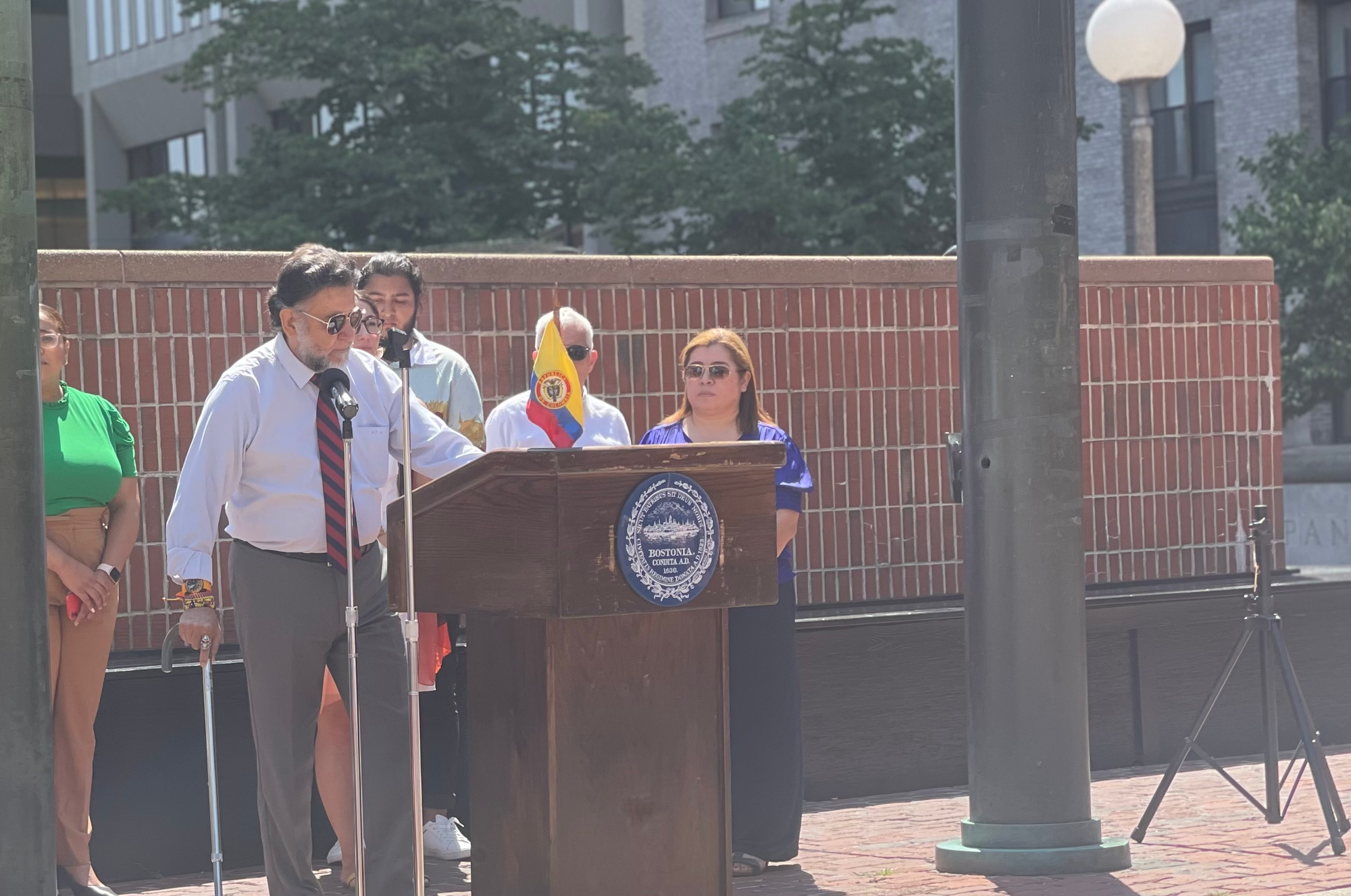 Jairo Guerrero Izamiento de la bandera de Colombia 2023. Foto por Luisana Yorde.