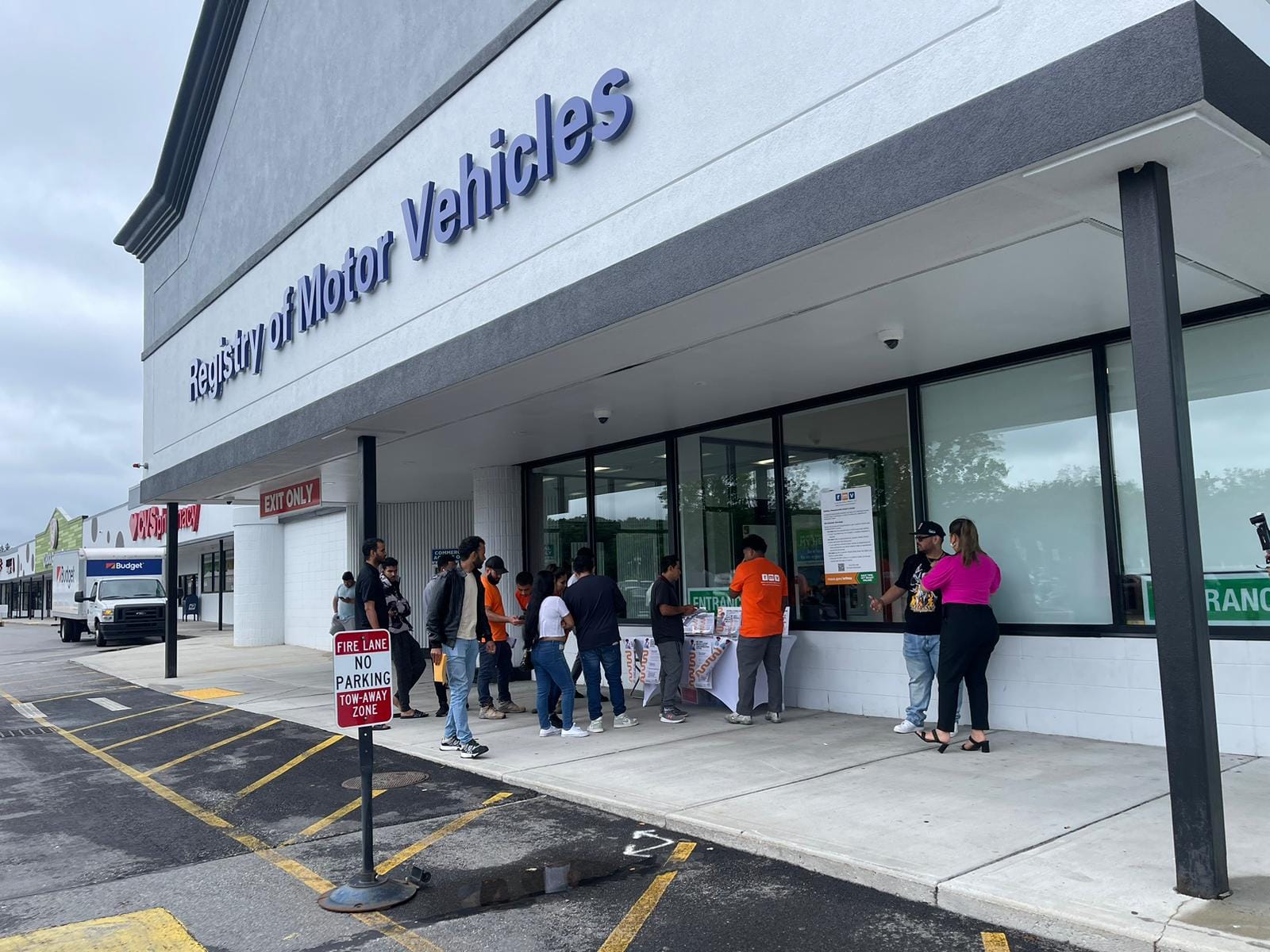 La ley de Movilidad Laboral y Familiar en MA entró en vigencia permitiendo a personas inmigrantes solicitar una licencia de conducir estándar. Foto: Luisana Yorde.