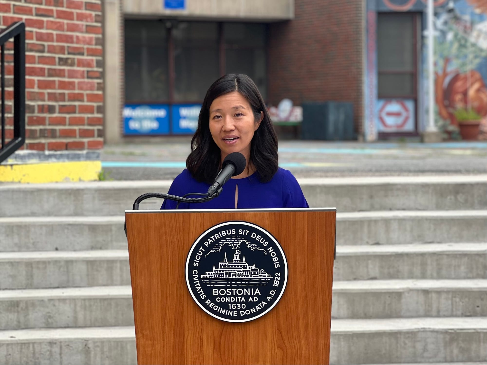 Alcaldesa de Boston Michelle Wu, anunció Programa Piloto de Modernización Saludable y Ecológica. Foto: Rosanna Marinelli.