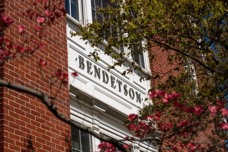 Una estudiante internacional de Tufts es detenida bajo custodia federal