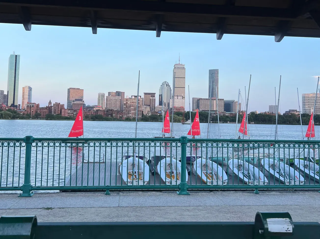 Brookline y Cambridge lideran estudio de los mejores suburbios de Boston para vivir en 2025