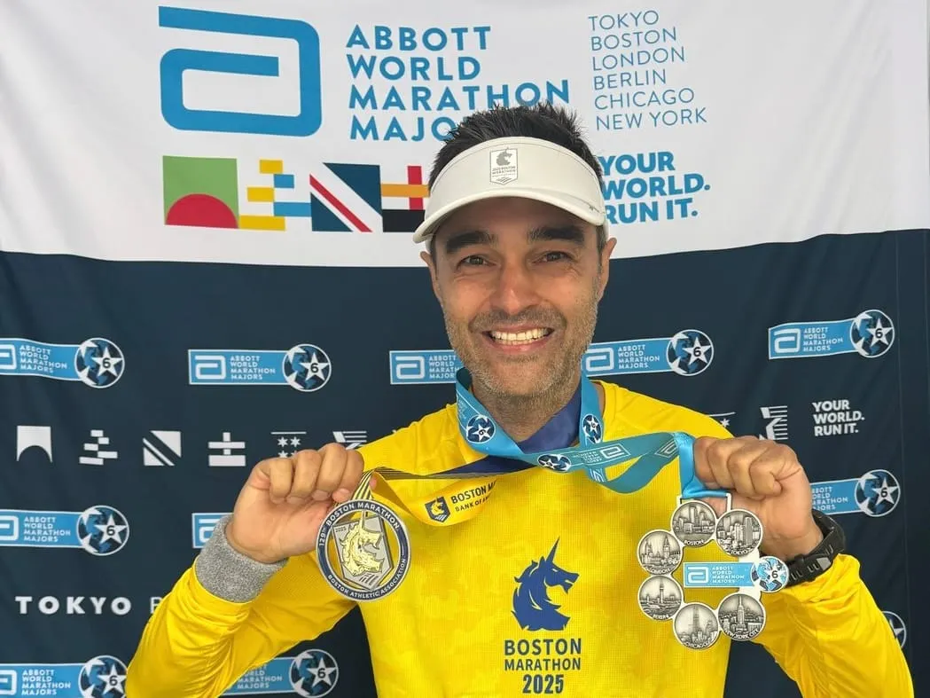 Colombiano completa las seis grandes maratones al correr en Boston