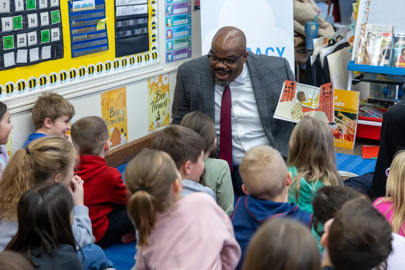 Comienzan las solicitudes en Massachusetts para fondos que mejoren la enseñanza de lectura en los primeros grados