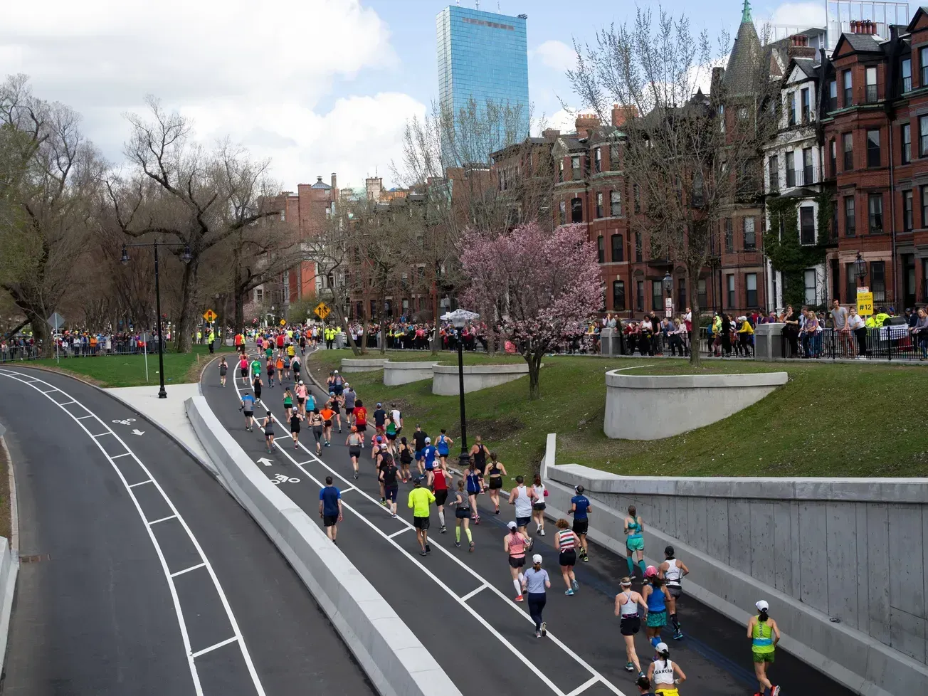La ciudad se prepara para el 129º Maratón de Boston