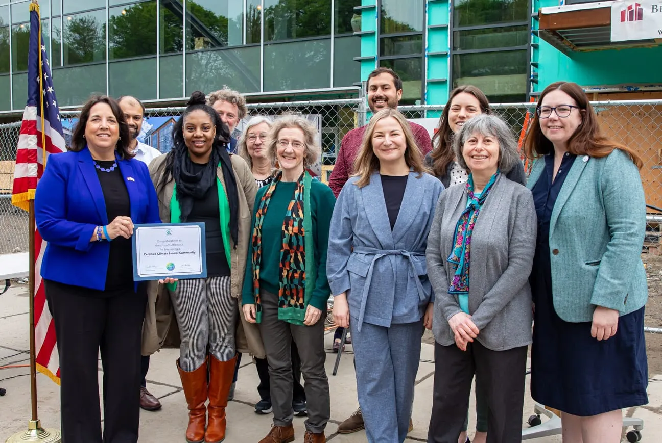 Cambridge es reconocida como ciudad líder en acción climática en Massachusetts