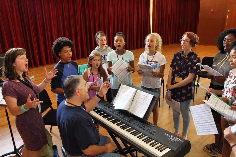 Guía 2025 de programas de verano para niños en Massachusetts