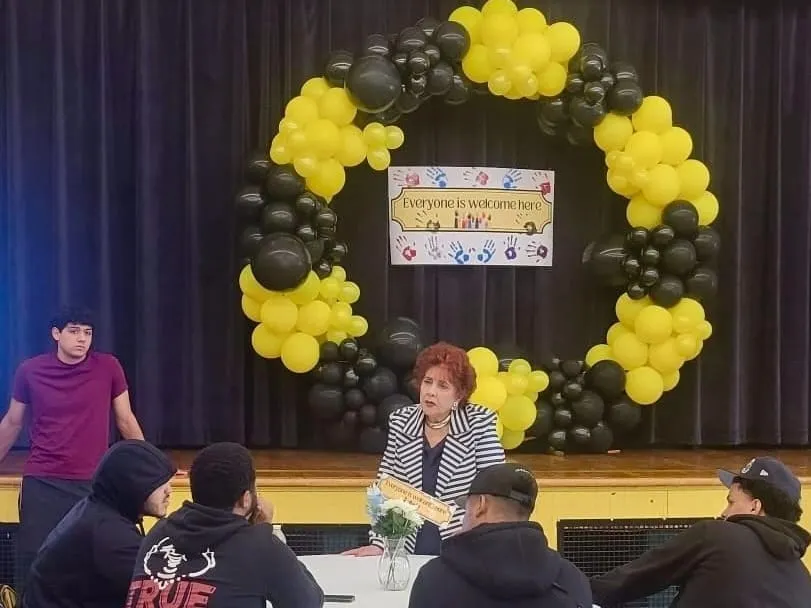 LULAC visita a estudiantes de Boston para combatir la falta de información sobre las becas estudiantiles