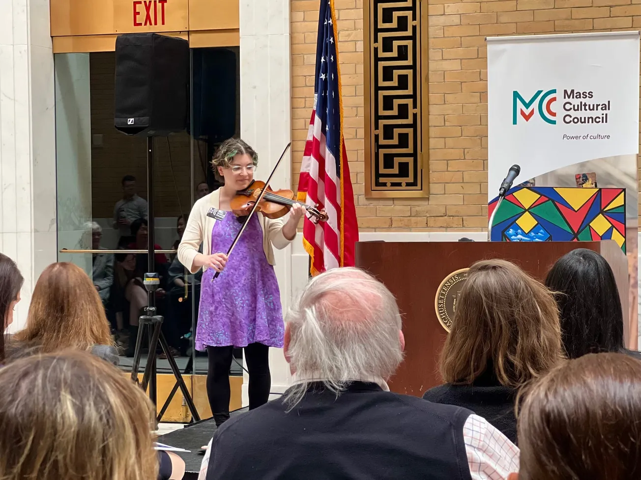 Mass Cultural Council celebró a 447 artistas de su programa de subvenciones para individuos creativos en Massachusetts