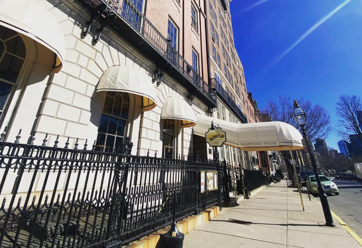 Rinden homenaje al actor de "Cheers" en el bar emblemático de Beacon Hill