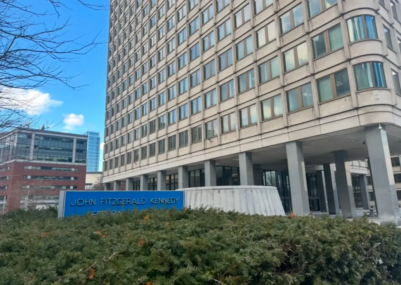 ICE inicia detenciones en los tribunales de inmigración de Boston y Chelmsford