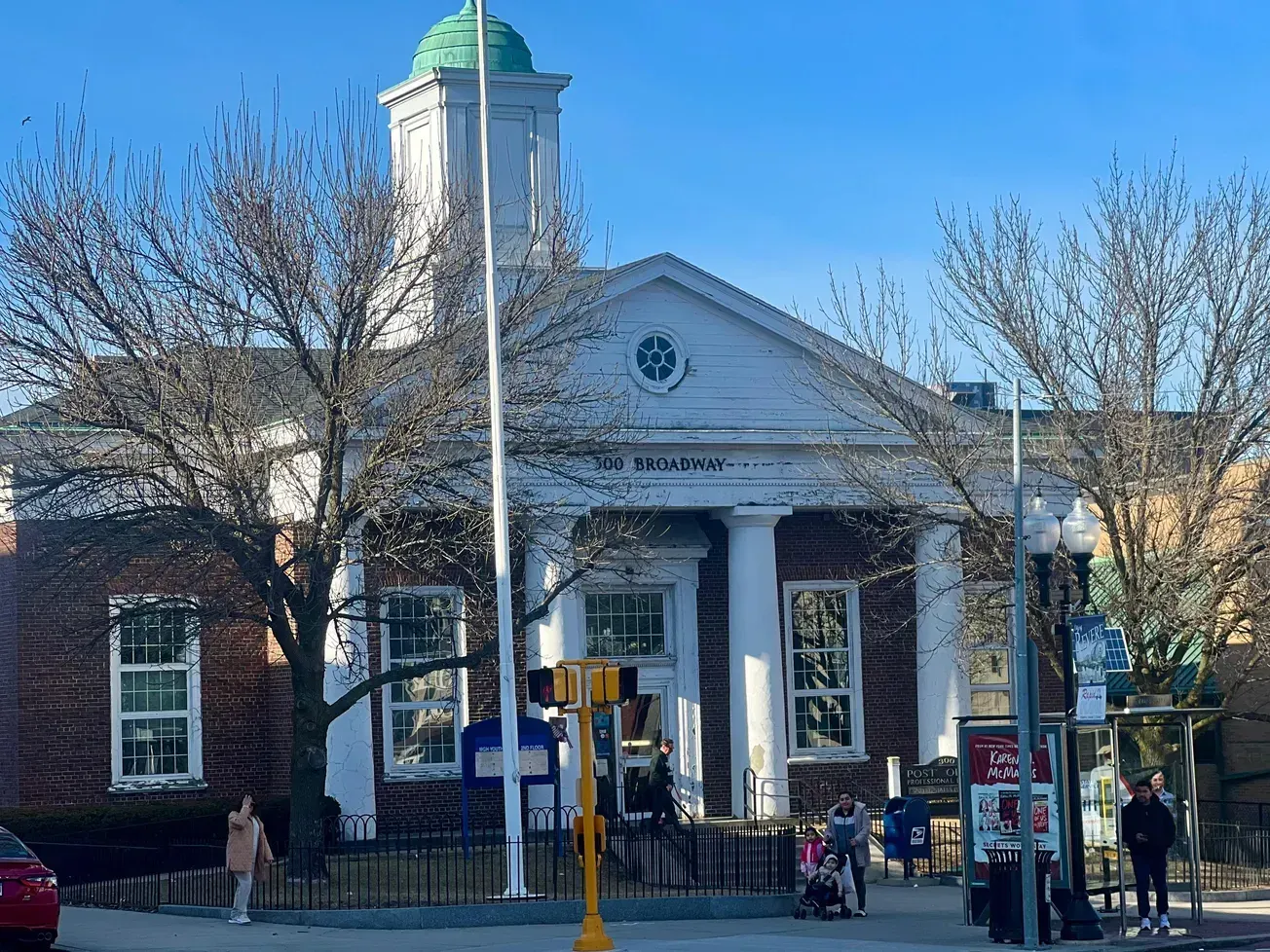 El alcalde Keefe anuncia programas de ayuda para personas mayores y con discapacidad