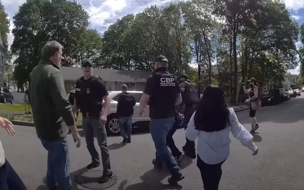 ¿Necesitan los agentes de ICE una orden judicial para realizar arrestos? A menudo, la respuesta es no.