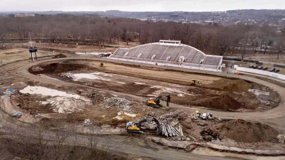 Josh Kraft afirma que los costos del White Stadium se han disparado; Wu refuta sus cifras